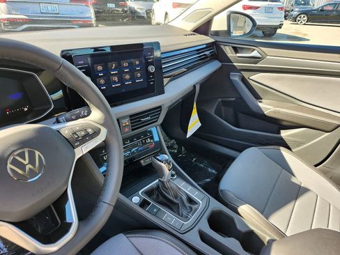 New 2025 Volkswagen Jetta SE image 6