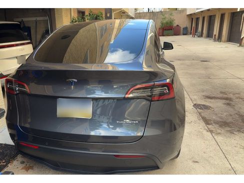 Used 2022 Tesla Model Y Long Range AWD/4WD image 4