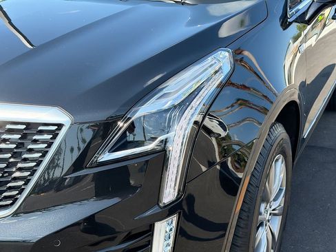 Certified 2022 Cadillac XT5 Premium Luxury FWD image 9
