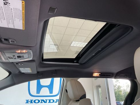 Used 2023 Toyota Sienna XLE image 12