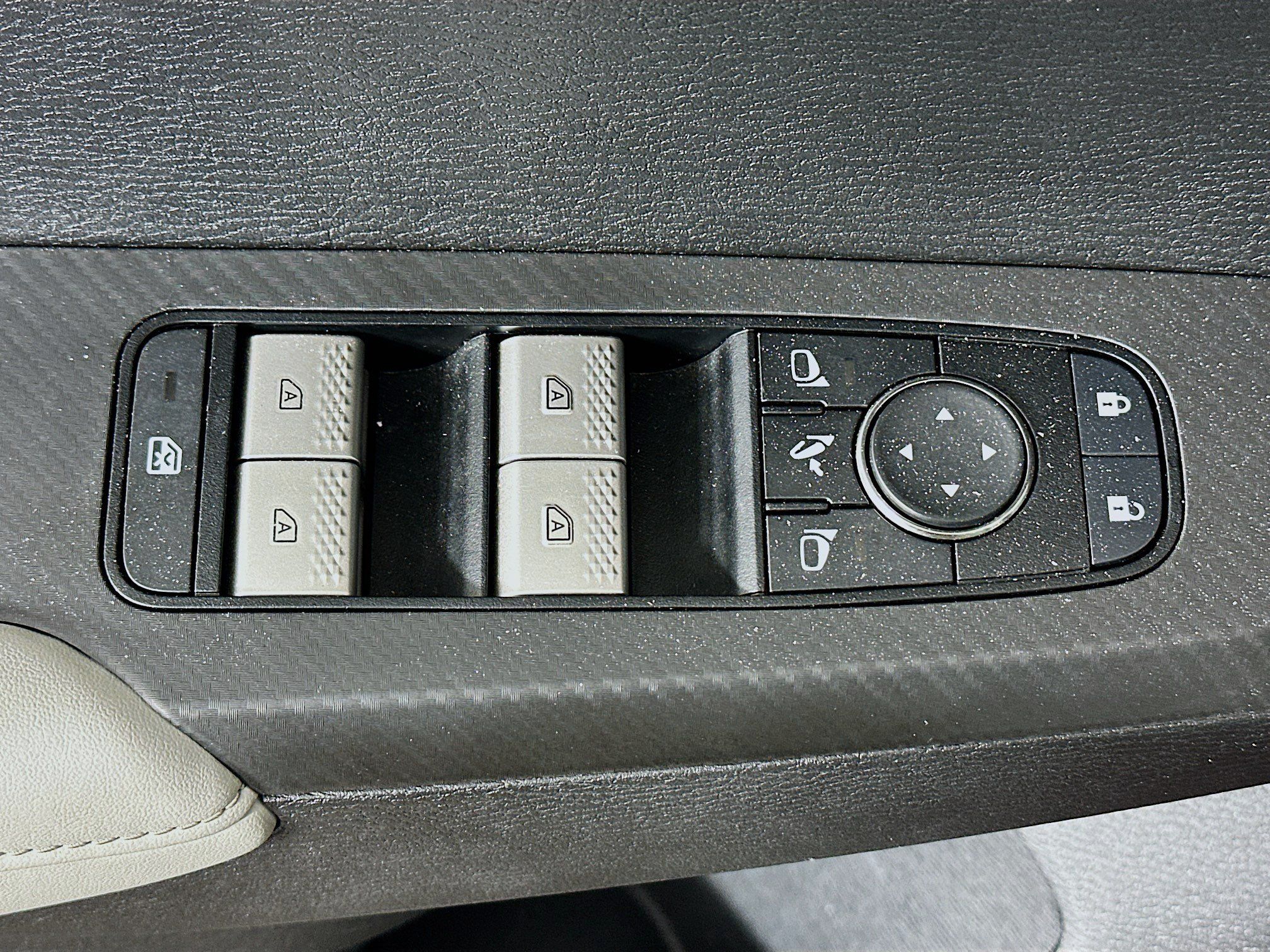 Used 2025 Mitsubishi Outlander SEL AWD/4WD image 15