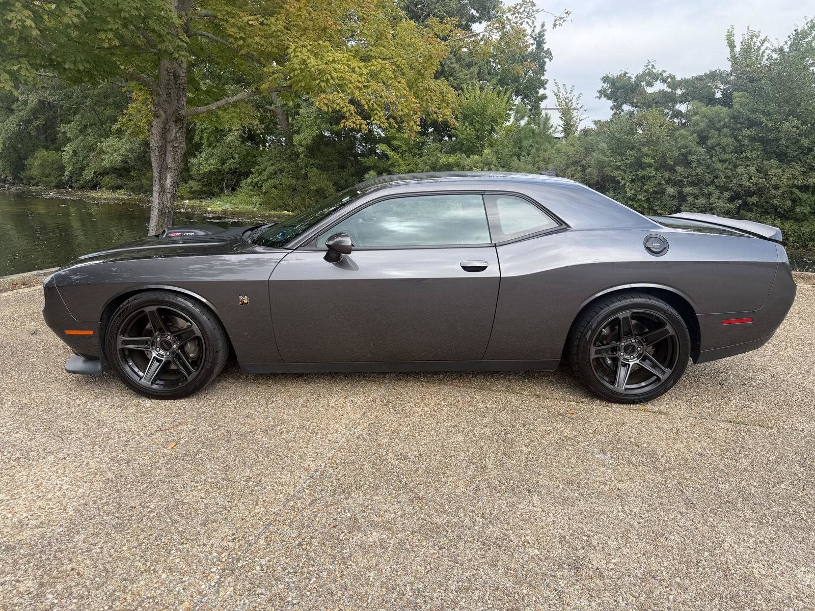 Used 2016 Dodge Challenger R/T Scat Pack RWD image 6