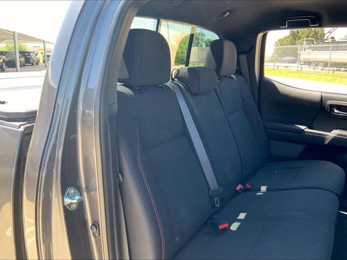 Used 2020 Toyota Tacoma TRD Off-Road AWD/4WD image 17