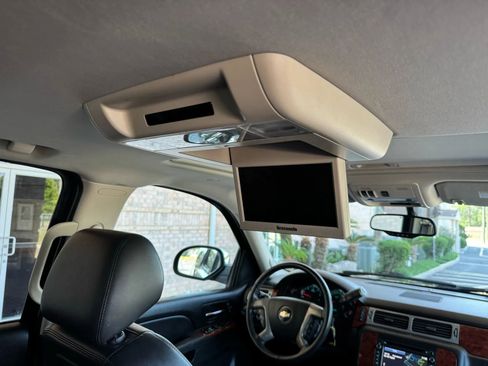 Used 2013 Chevrolet Suburban LTZ image 23