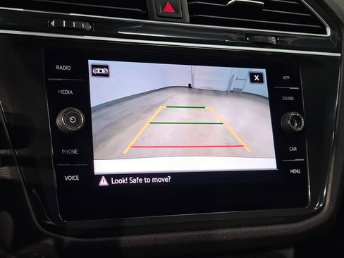 Used 2024 Volkswagen Tiguan SE image 30