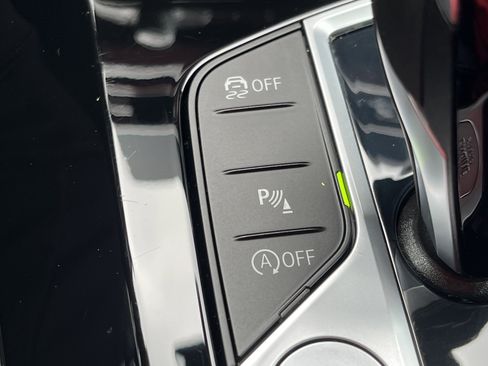 Used 2025 BMW X4 xDrive30i image 10