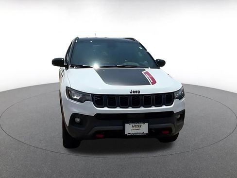 Used 2025 Jeep Compass Trailhawk AWD/4WD image 3