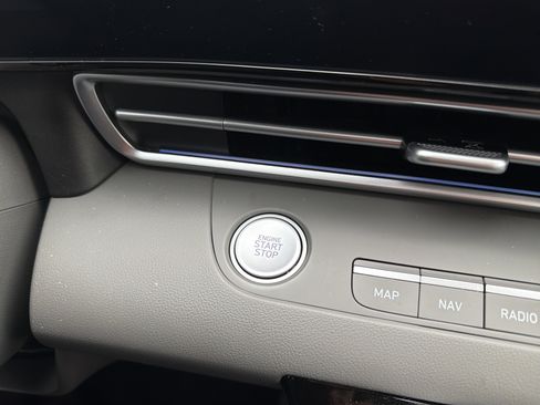 Used 2024 Hyundai Elantra SEL w/ Convenience Package image 16