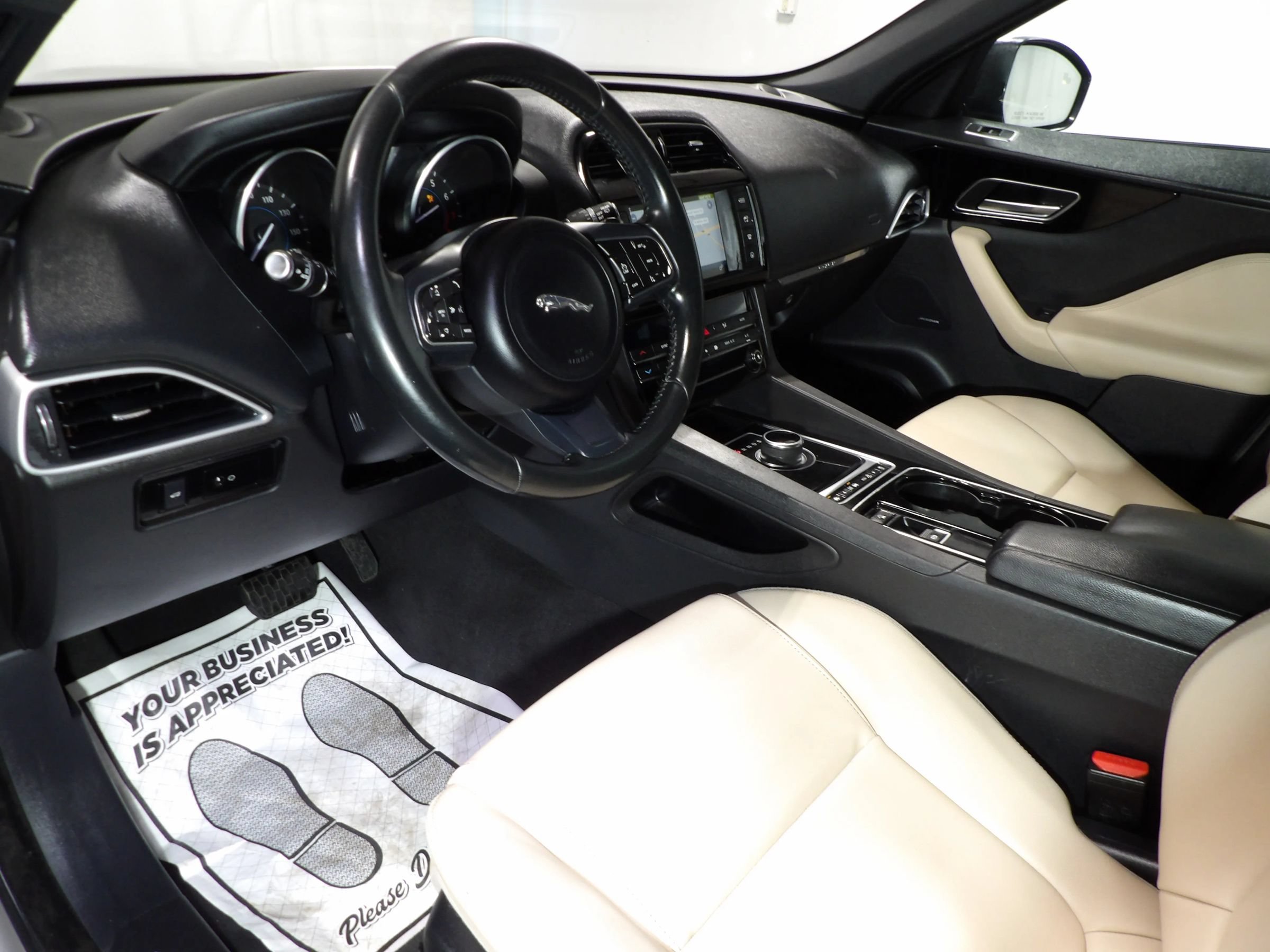 Used 2017 Jaguar F-PACE Premium AWD/4WD image 14