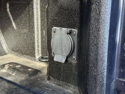 Used 2022 GMC Sierra 1500 SLT w/ SLT Convenience Package image 11