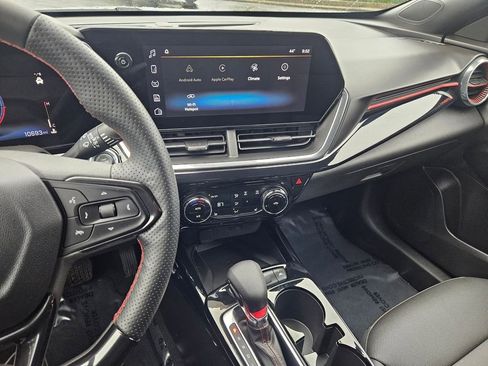 Used 2025 Chevrolet Trax RS w/ Sunroof Package image 19