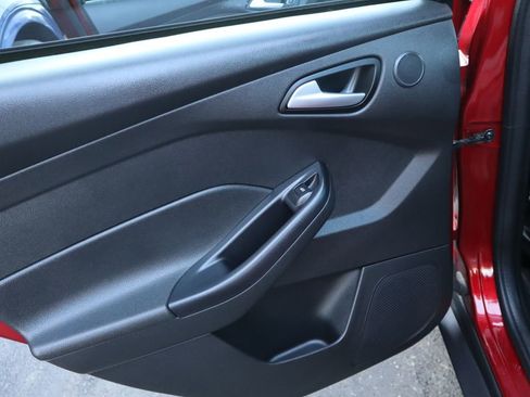 Used 2017 Ford Focus SEL image 10