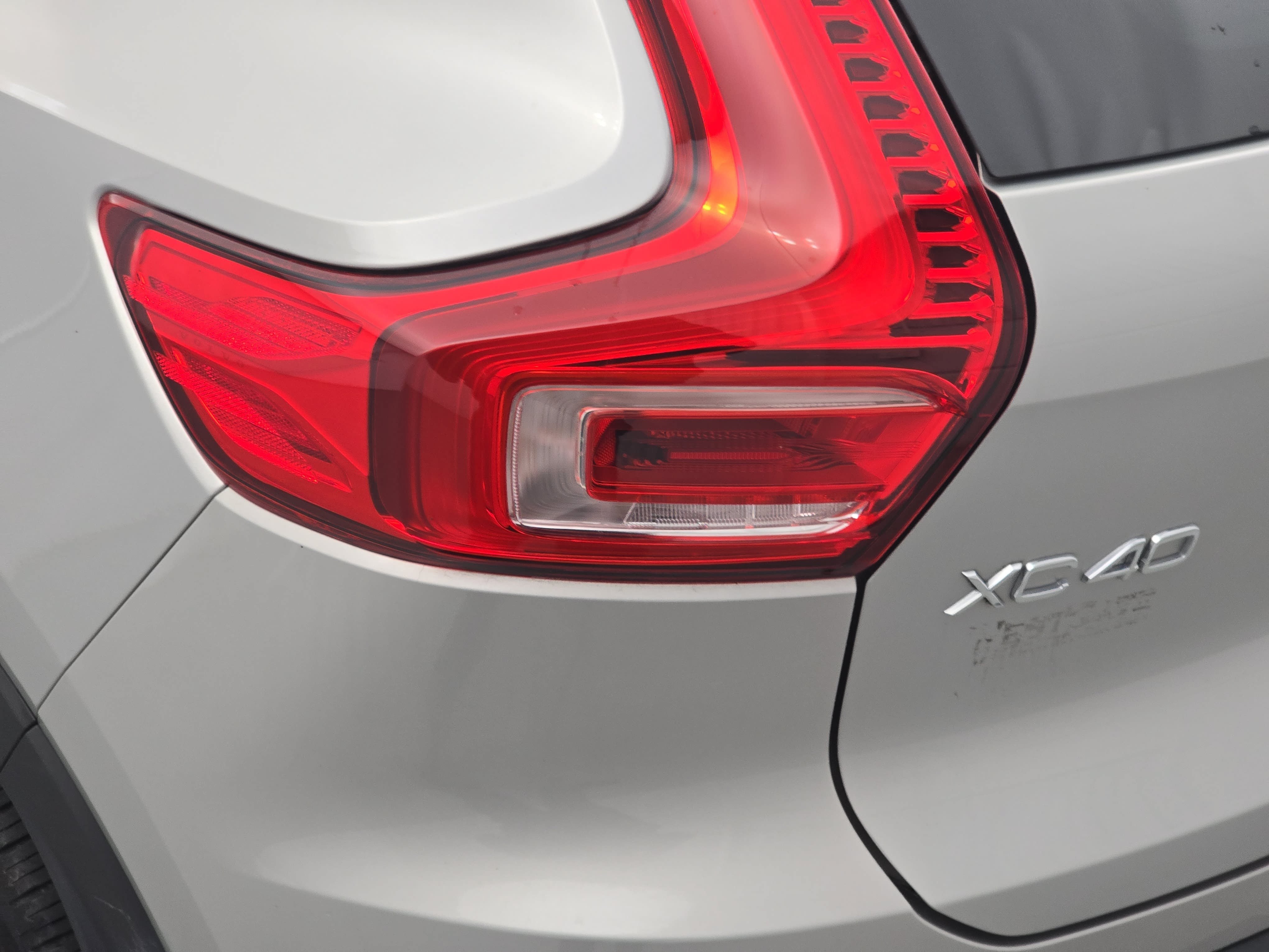 Used 2025 Volvo XC40 B5 Plus AWD/4WD image 34