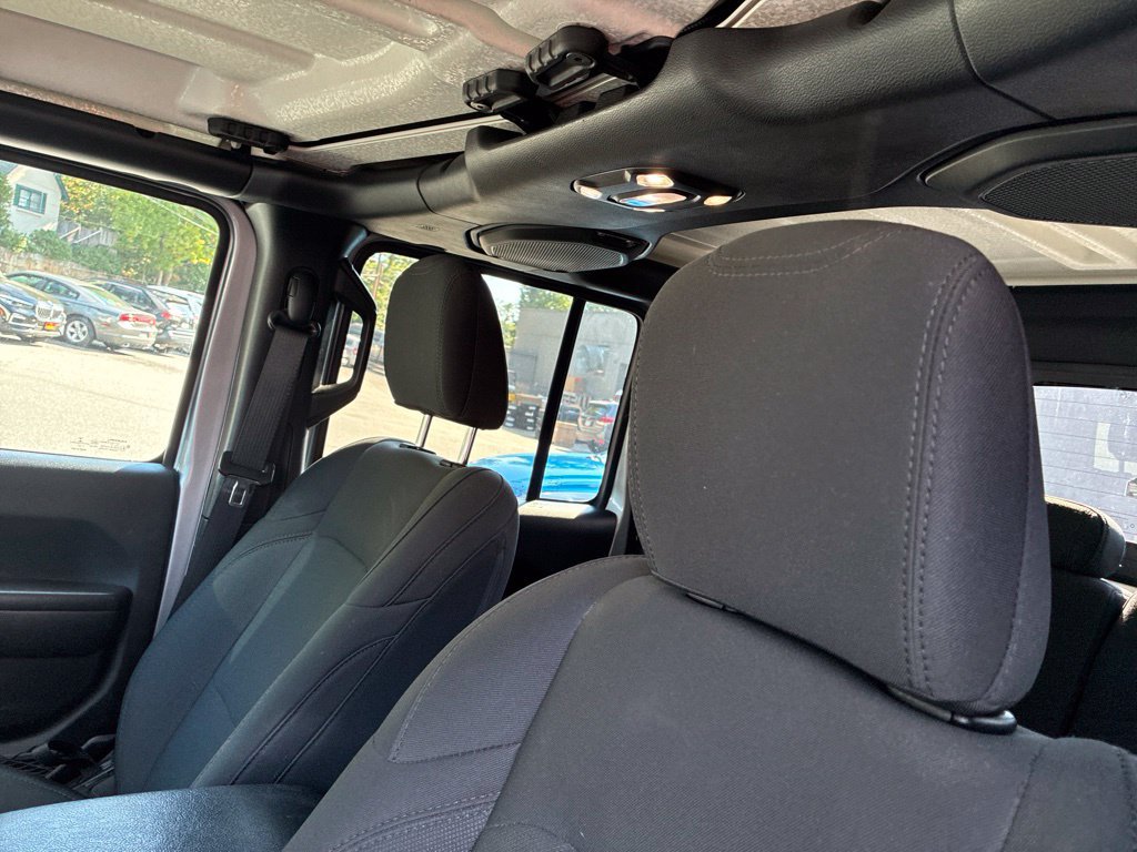 Used 2021 Jeep Gladiator Sport AWD/4WD image 8