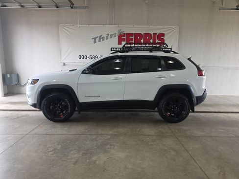 Used 2022 Jeep Cherokee Latitude w/ Trailer Tow Group AWD/4WD image 2