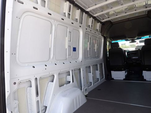 Used 2025 Mercedes-Benz Sprinter 2500 image 41