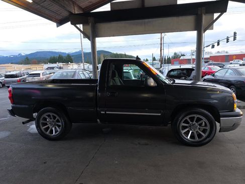 Used 2003 Chevrolet Silverado 1500 LS image 17