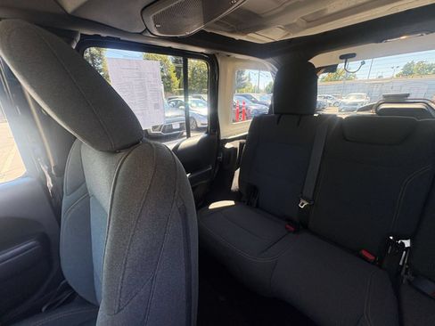 Used 2025 Jeep Wrangler Unlimited Sport AWD/4WD image 33