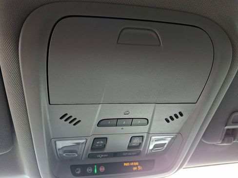 Used 2021 Chevrolet Equinox LT image 23