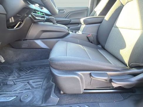 Used 2025 Chevrolet Colorado W/T image 16