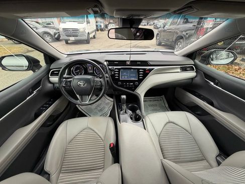 Used 2018 Toyota Camry SE w/ Moonroof Package image 22