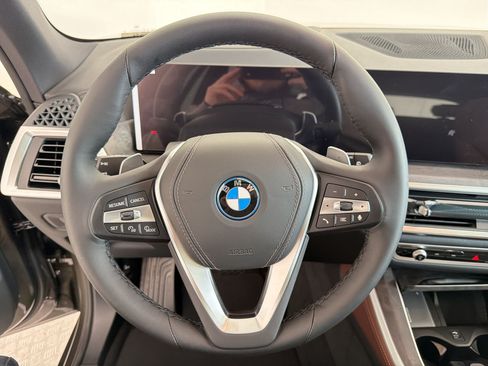 New 2026 BMW X5 xDrive50e w/ Premium Package AWD/4WD image 18