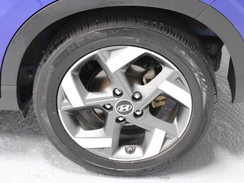 Used 2024 Hyundai Venue SEL FWD image 13