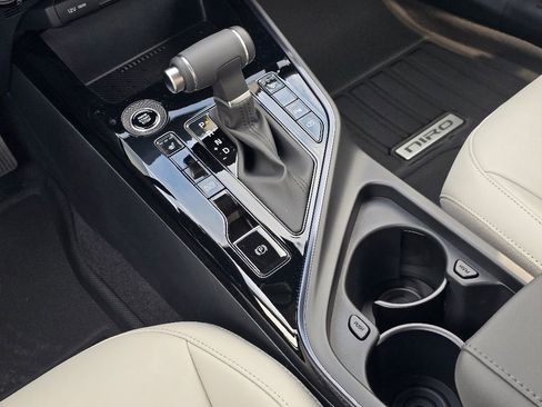 New 2025 Kia Niro EX image 16