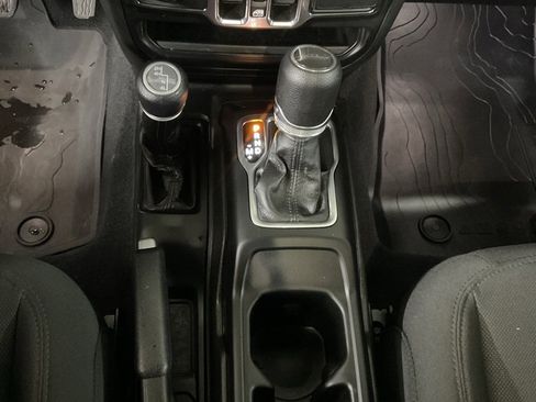 Used 2023 Jeep Gladiator Willys image 18