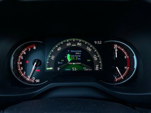 Used 2025 Toyota RAV4 XLE image 38