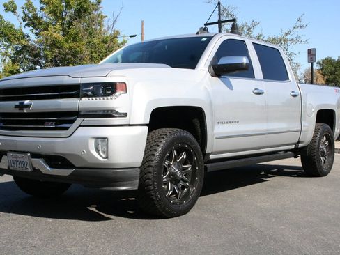Used 2018 Chevrolet Silverado 1500 LTZ Z71 w/ LTZ Plus Package AWD/4WD image 8