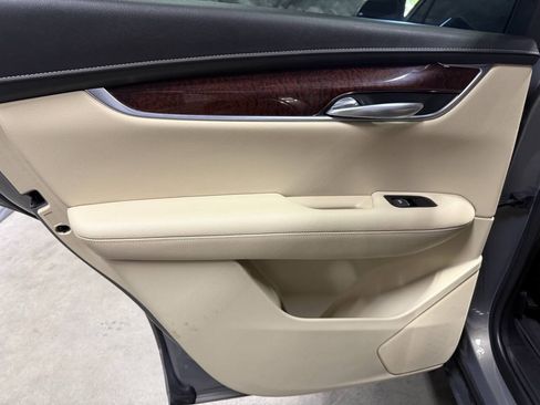 Used 2018 Cadillac XT5 Luxury w/ Driver Awareness Package AWD/4WD image 16