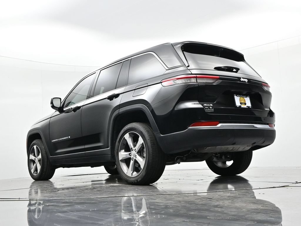 Used 2025 Jeep Grand Cherokee Limited w/ Luxury Tech Group II AWD/4WD image 22
