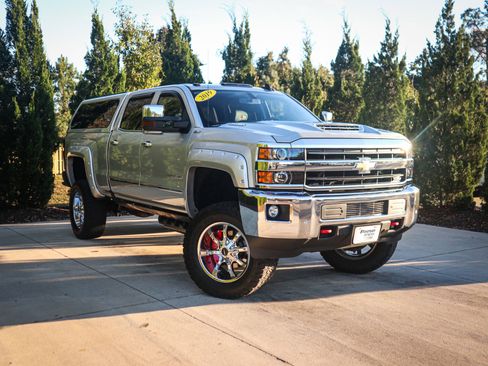 Used 2019 Chevrolet Silverado 2500 LTZ w/ Duramax Plus Package image 2