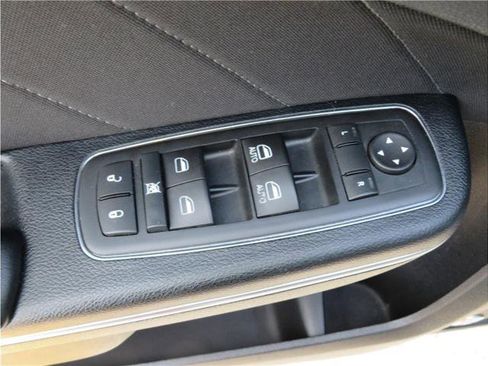 Used 2015 Dodge Charger SXT w/ Driver Confidence Group image 13