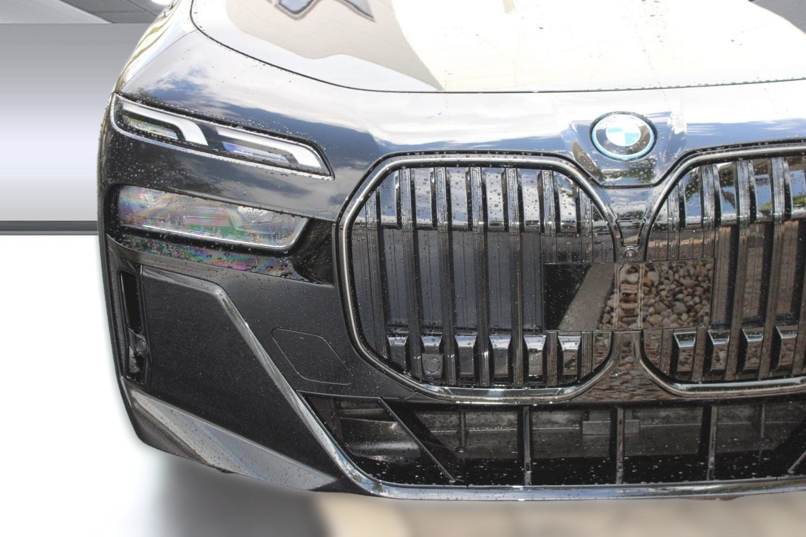 Used 2026 BMW 750e xDrive AWD/4WD image 11