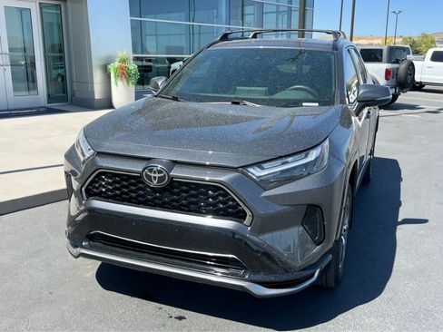 Used 2025 Toyota RAV4 SE AWD/4WD image 2