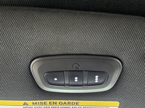 Used 2023 Chrysler Pacifica Limited w/ Uconnect Theater Family Group image 54