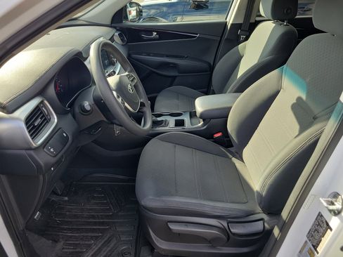 Used 2020 Kia Sorento LX image 21