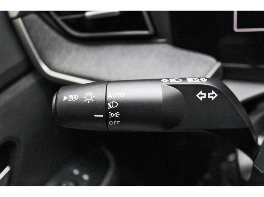 Used 2025 Nissan Kicks SV FWD image 15