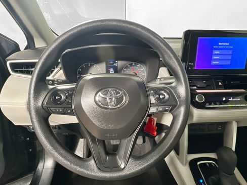 Used 2025 Toyota Corolla Cross L image 17