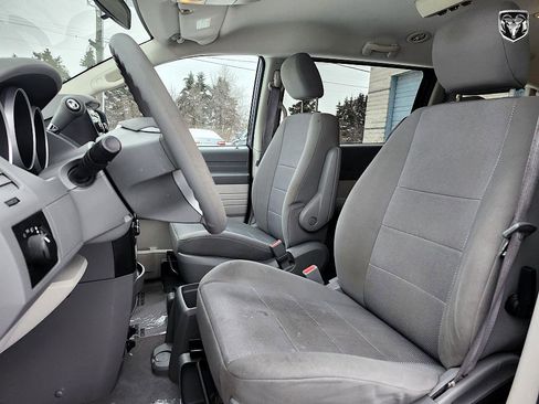 Used 2009 Dodge Grand Caravan SE image 9