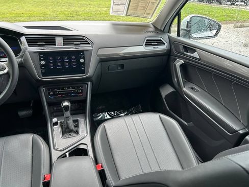 Used 2023 Volkswagen Tiguan SE FWD image 11