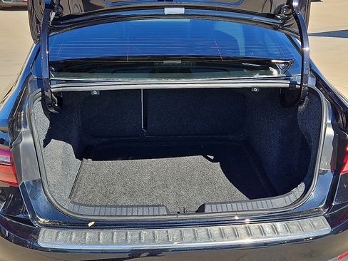 Used 2023 Volkswagen Jetta SE image 6