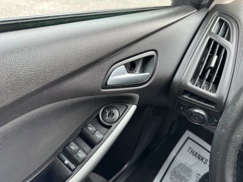 Used 2012 Ford Focus SE image 25