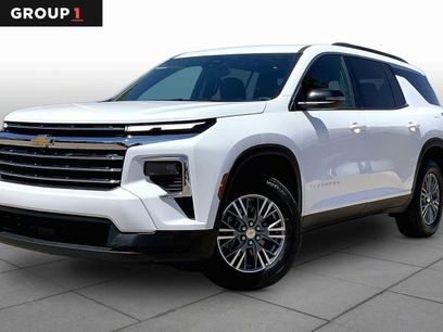Used 2025 Chevrolet Traverse LT
