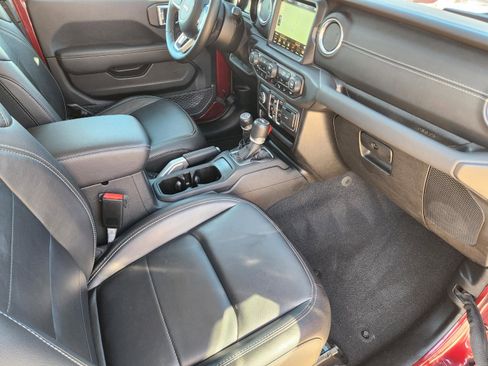 Used 2021 Jeep Wrangler Unlimited Sahara AWD/4WD image 18