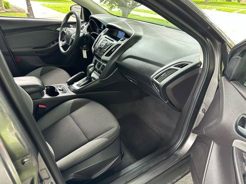 Used 2014 Ford Focus SE w/ SE Winter Package FWD image 26