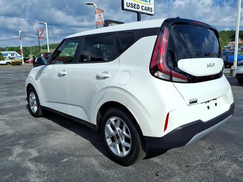 Used 2024 Kia Soul LX w/ Option Group 015 FWD image 7