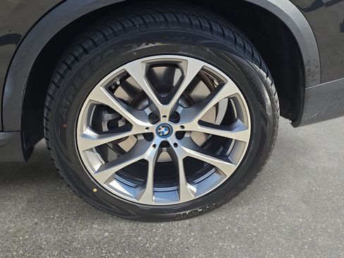 Used 2025 BMW X5 xDrive50e image 32